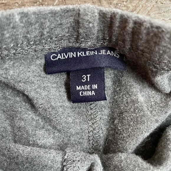 🐨NWOT Grey Calvin Klein Jeans Leggings - Picture 4 of 4